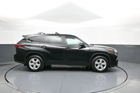 More photos of 2023 Toyota Highlander LE at Plaza Toyota, NY