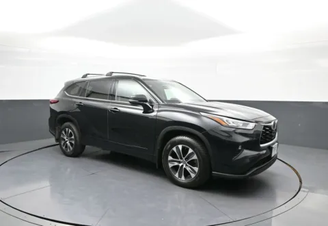 More photos of 2020 Toyota Highlander XLE at Plaza Toyota, NY
