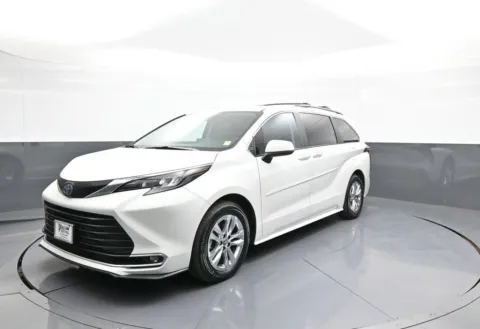 Unknown 2024 Toyota Sienna XLE for sale in Brooklyn, NY