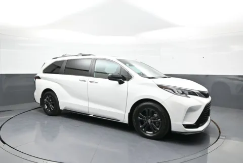 More photos of 2024 Toyota Sienna XSE at Plaza Toyota, NY