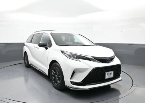 Another view of 2024 Toyota Sienna XSE for sale in Brooklyn, NY at Plaza Toyota