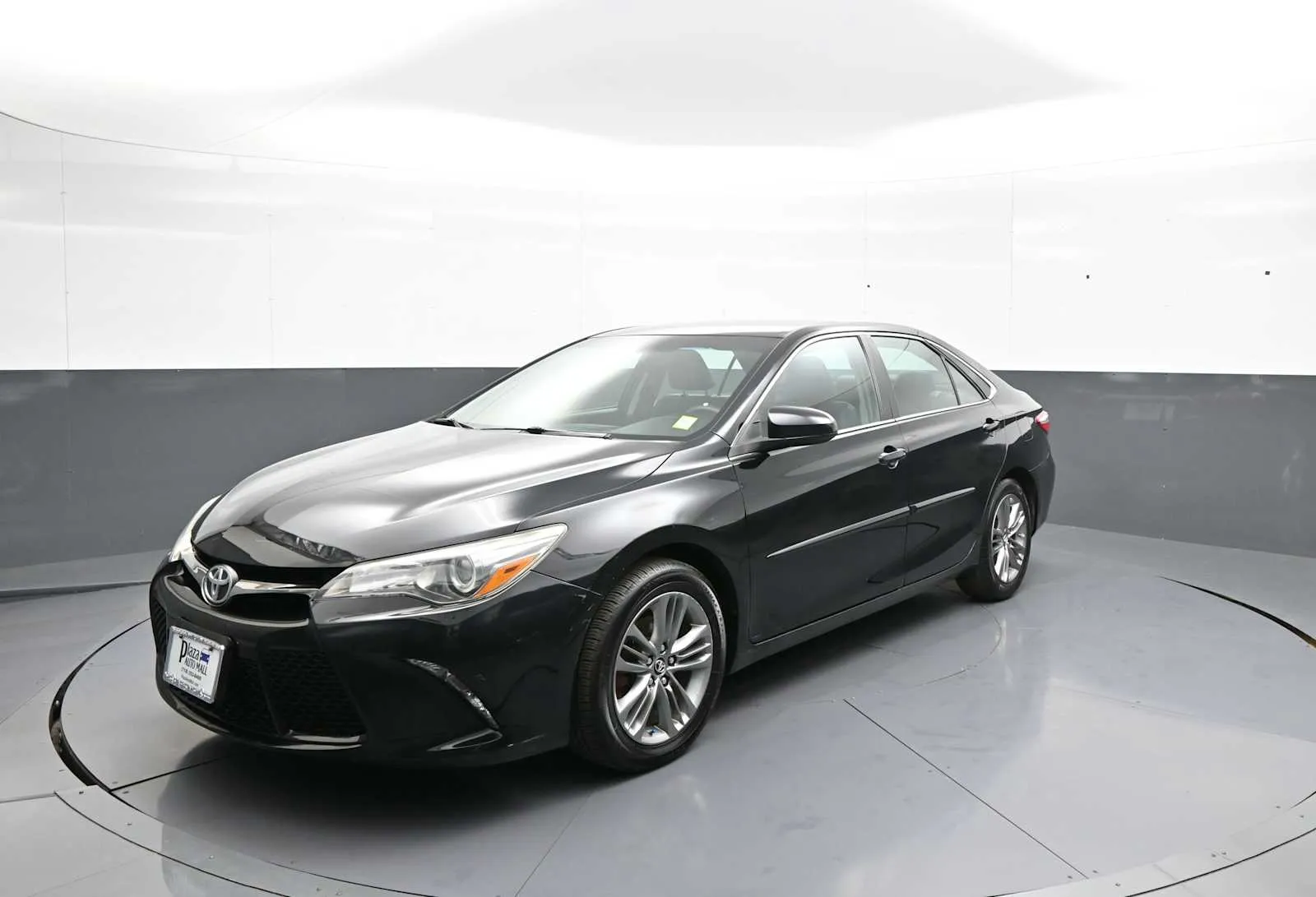 Black 2016 Toyota Camry LE for sale in Brooklyn, NY