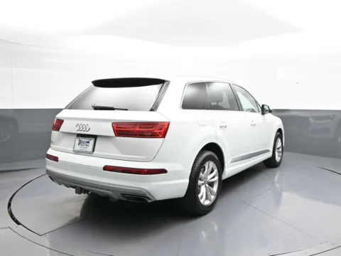 More photos of 2019 Audi Q7 SE Premium at Plaza Toyota, NY