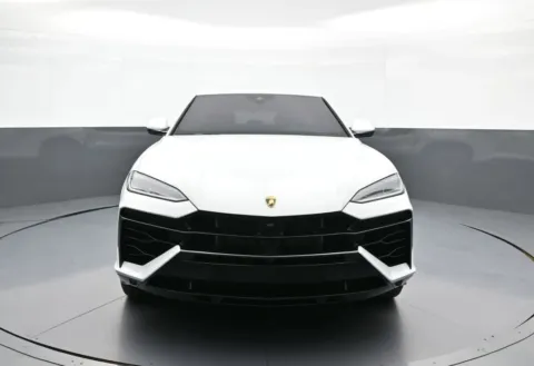 Photos of 2025 Lamborghini Urus SE for sale in Brooklyn, NY at Plaza Toyota