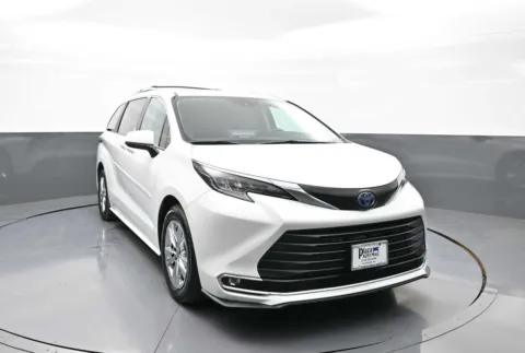 Another view of 2024 Toyota Sienna XLE for sale in Brooklyn, NY at Plaza Toyota
