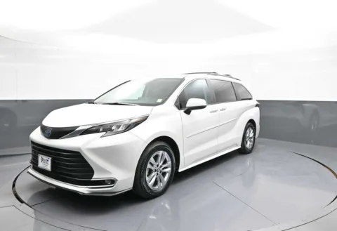 White 2024 Toyota Sienna XLE for sale in Brooklyn, NY