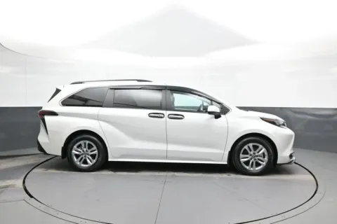 More photos of 2024 Toyota Sienna XLE at Plaza Toyota, NY