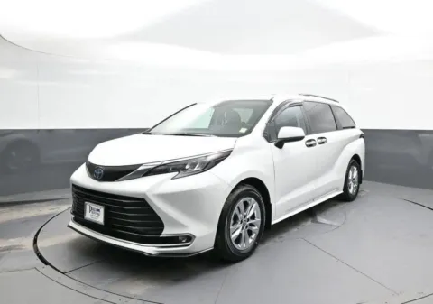 White 2024 Toyota Sienna XLE for sale in Brooklyn, NY