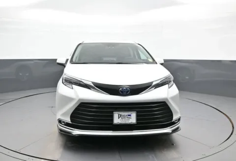 Photos of 2024 Toyota Sienna XLE for sale in Brooklyn, NY at Plaza Toyota