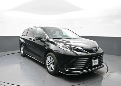 Another view of 2024 Toyota Sienna Limited for sale in Brooklyn, NY at Plaza Toyota