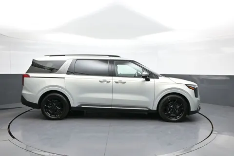More photos of 2026 Kia Carnival SX at Plaza KIA, NY
