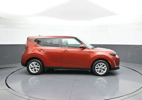 More photos of 2023 Kia Soul LX at Plaza KIA, NY
