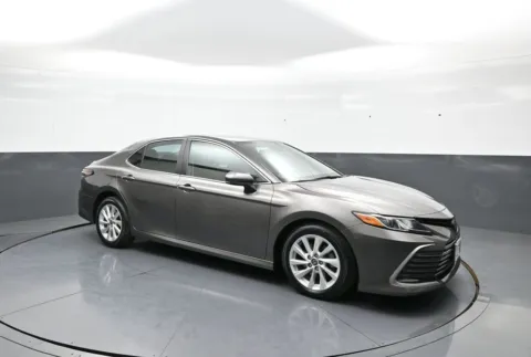 More photos of 2021 Toyota Camry LE at Plaza KIA, NY