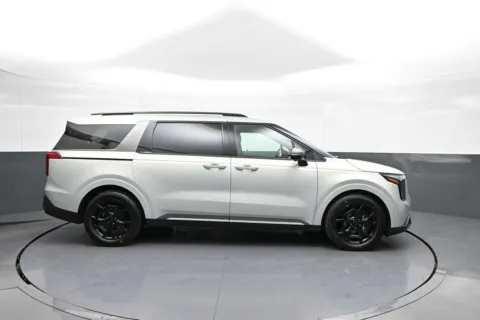 More photos of 2026 Kia Carnival SX at Plaza KIA, NY