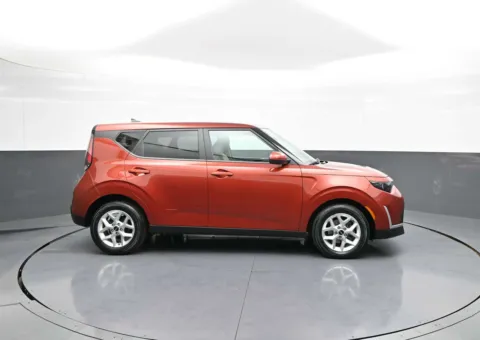 More photos of 2023 Kia Soul LX at Plaza KIA, NY