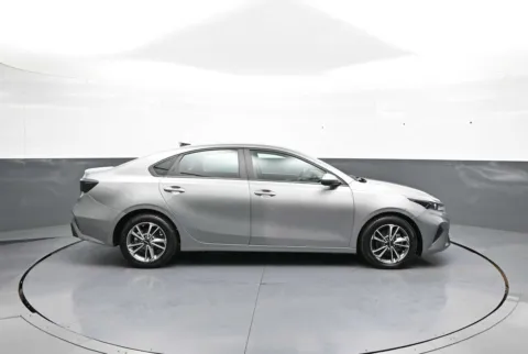 More photos of 2022 Kia Forte LXS at Plaza KIA, NY
