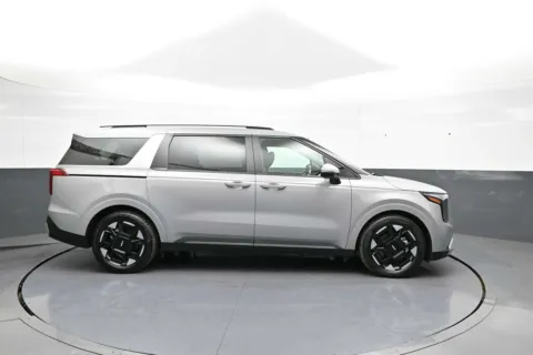 More photos of 2025 Kia Carnival EX at Plaza KIA, NY