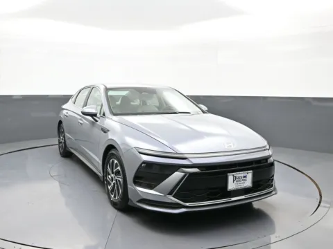 Another view of 2026 Hyundai Sonata Hybrid Blue for sale in Brooklyn, NY at Plaza Hyundai