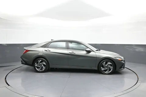 More photos of 2024 Hyundai Elantra SEL at Plaza Hyundai, NY