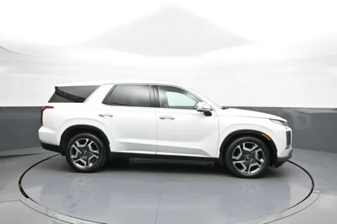 More photos of 2024 Hyundai Palisade Limited at Plaza Hyundai, NY