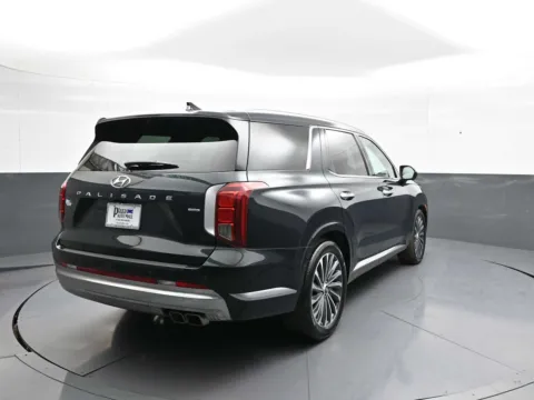 More photos of 2024 Hyundai Palisade Calligraphy at Plaza Hyundai, NY