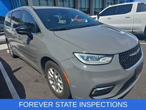 More photos of 2025 Chrysler Pacifica Select at First Team Honda, VA