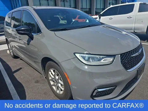 More photos of 2025 Chrysler Pacifica Select at First Team Honda, VA
