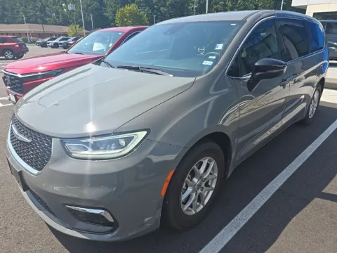 Photos of 2025 Chrysler Pacifica Select for sale in Chesapeake, VA at First Team Honda