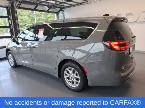 More photos of 2025 Chrysler Pacifica Select at First Team Honda, VA