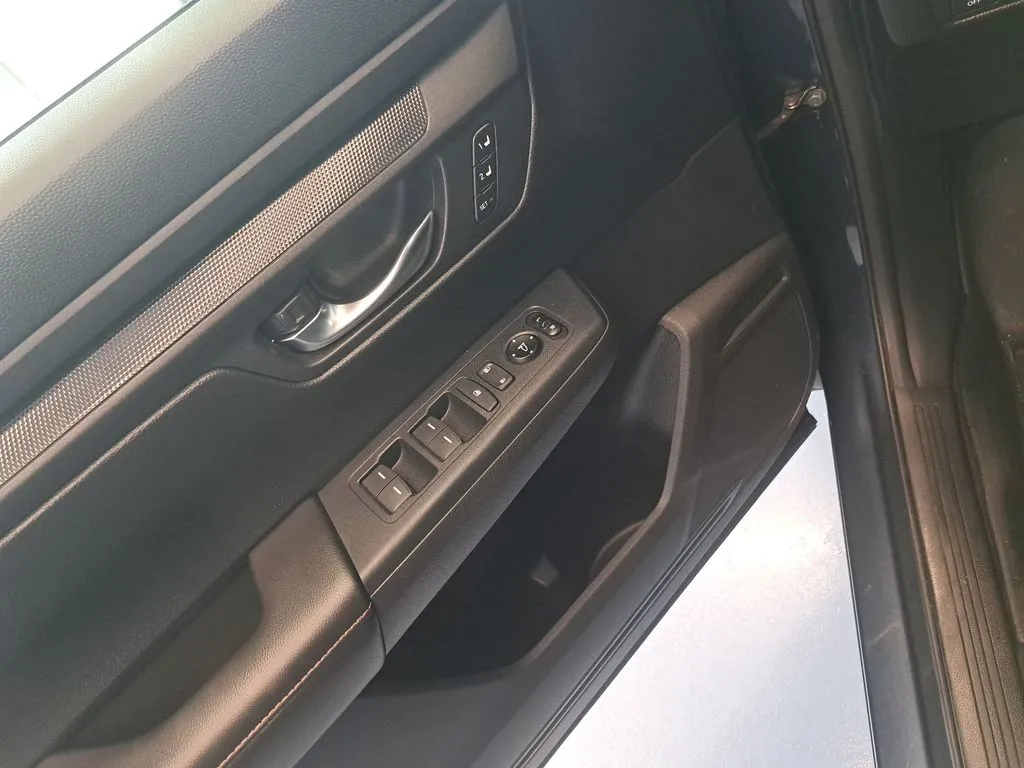 2025 Honda CR-V Sport-L - Photo 20