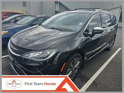 Black 2017 Chrysler Pacifica Limited for sale in Chesapeake, VA