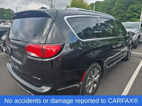 More photos of 2017 Chrysler Pacifica Limited at First Team Honda, VA