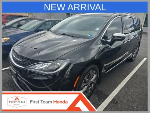 Black 2017 Chrysler Pacifica Limited for sale in Chesapeake, VA
