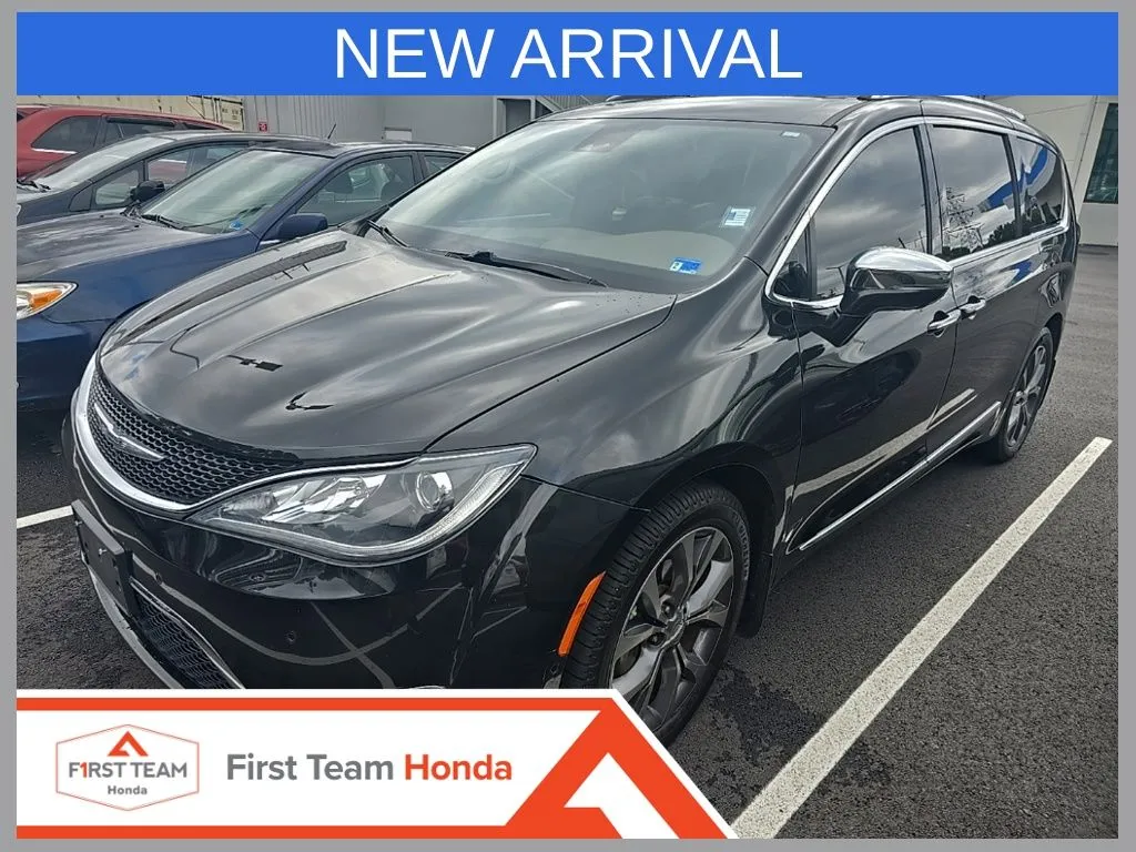 Black 2017 Chrysler Pacifica Limited for sale in Chesapeake, VA