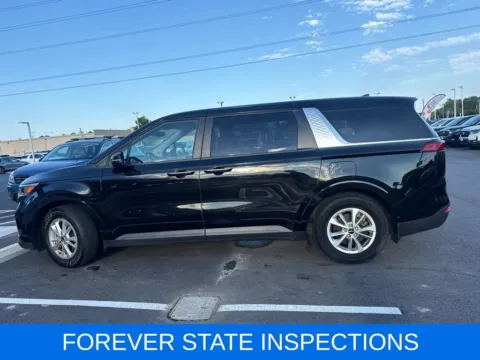 More photos of 2023 Kia Carnival LX at First Team Honda, VA