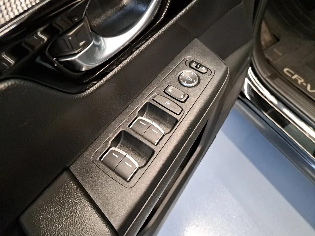 2025 Honda CR-V Sport Touring - Photo 13