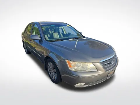 More photos of 2010 Hyundai Sonata Limited at First Team Honda, VA