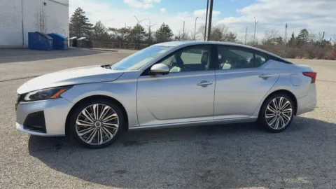 More photos of 2023 Nissan Altima 2.5 SL at Twins Buick GMC, OH