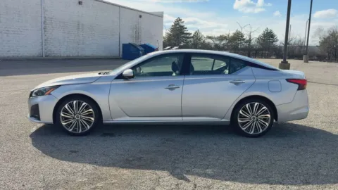 More photos of 2023 Nissan Altima 2.5 SL at Twins Buick GMC, OH