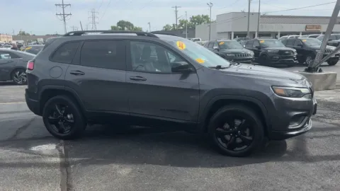 Photos of 2022 Jeep Cherokee Latitude Lux for sale in Columbus, OH at Twins Buick GMC