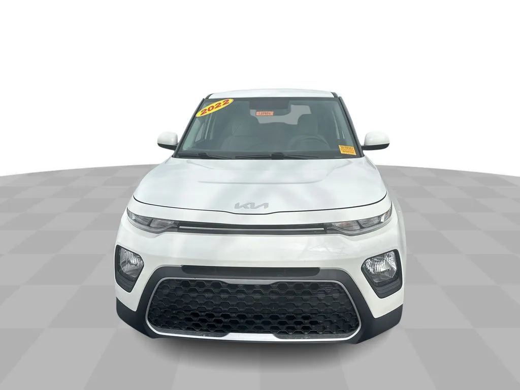 White 2022 Kia Soul LX for sale in Columbus, OH