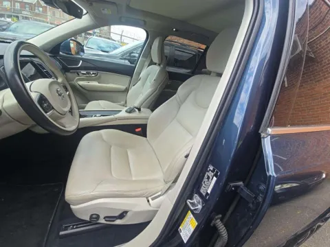 More photos of 2020 Volvo XC90 T6 Momentum at Twins Buick GMC, OH