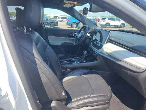 More photos of 2025 Jeep Compass Limited at Twins Buick GMC, OH