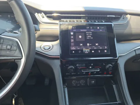 More photos of 2024 Jeep Grand Cherokee Altitude at Twins Buick GMC, OH