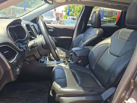 More photos of 2019 Jeep Cherokee Limited at Twins Buick GMC, OH