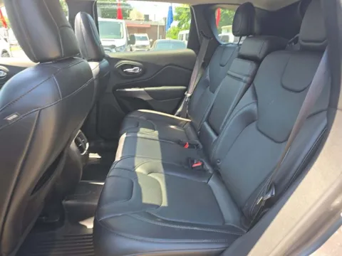 More photos of 2019 Jeep Cherokee Limited at Twins Buick GMC, OH