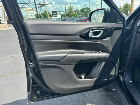 More photos of 2022 Jeep Compass Trailhawk at Twins Buick GMC, OH