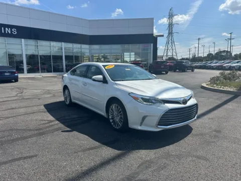 More photos of 2018 Toyota Avalon Limited at Twins Buick GMC, OH