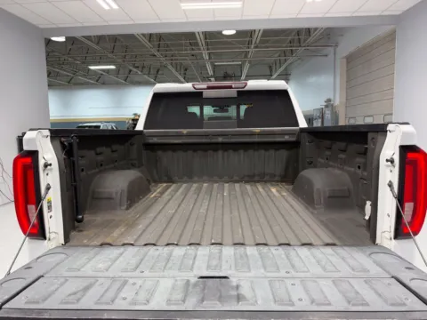 More photos of 2019 GMC Sierra 1500 SLT at Twins Buick GMC, OH