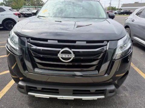 More photos of 2023 Nissan Pathfinder SL at Twins Buick GMC, OH